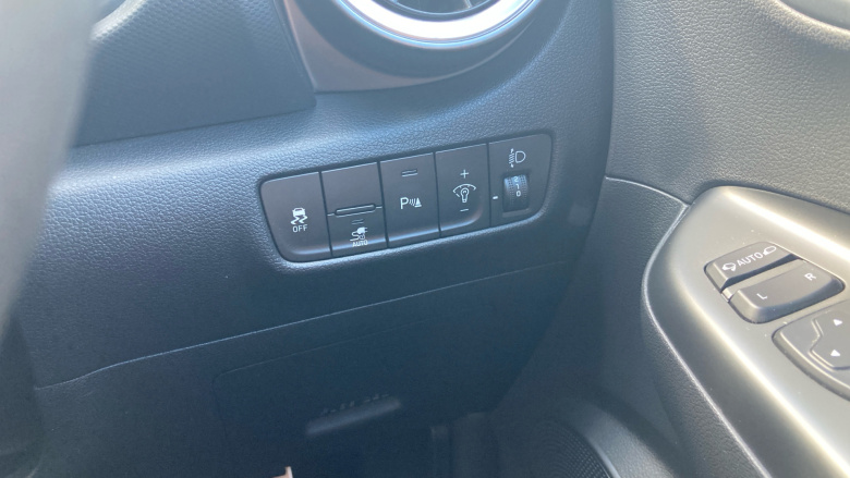 Hyundai KONA 100kW Premium 39kWh 5dr Auto Electric Hatchback